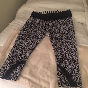 Lululemon cropped yoga pants